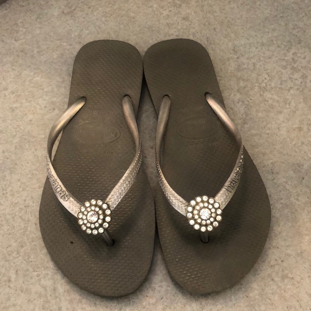 Havana a Flip Flop with attached jewel.